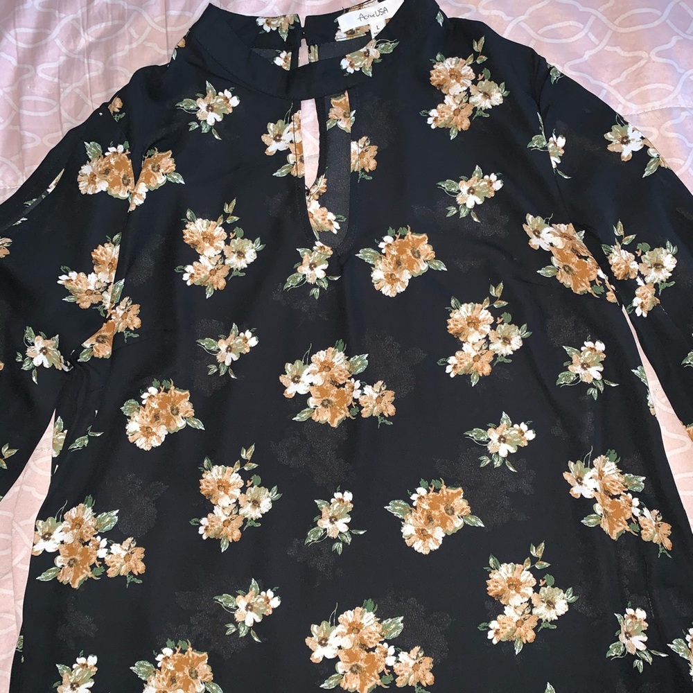 Cute long sleeve flowered top